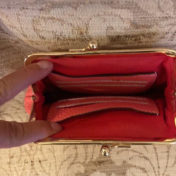 Dooney & Bourke Pebbled Leather Kiss Lock Coin Purse Wallet coral pink like new - Picture 2 of 2